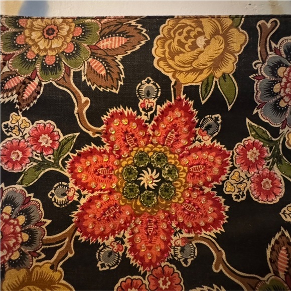 Vintage Floral Tapestry Style Bag with beaded designs - Picture 2 of 7